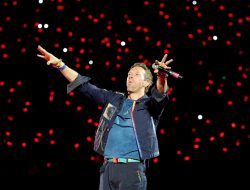 Chris Martin’s Warning to Coldplay Fans After ‘Kiss Cam’ Controversy