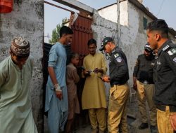 Afghan Refugees in Pakistan Fear Deportation Amid Visa Suspension