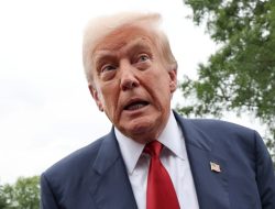 “Trump’s Moves: A Critic Says He ‘Thinks His Base Is Stupid’
